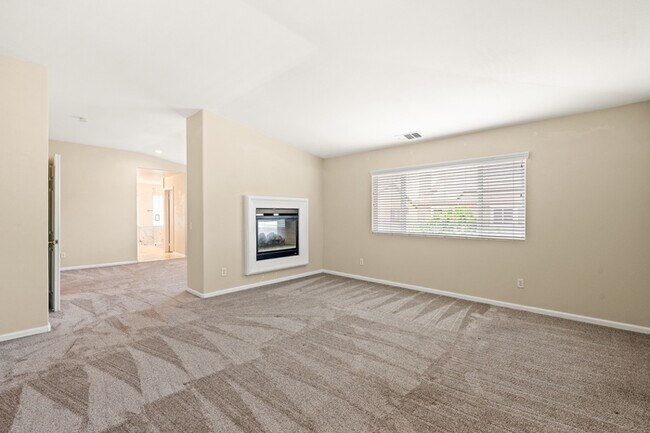 Building Photo - Ideal for Large Families – 6BR/4BA Eastval...