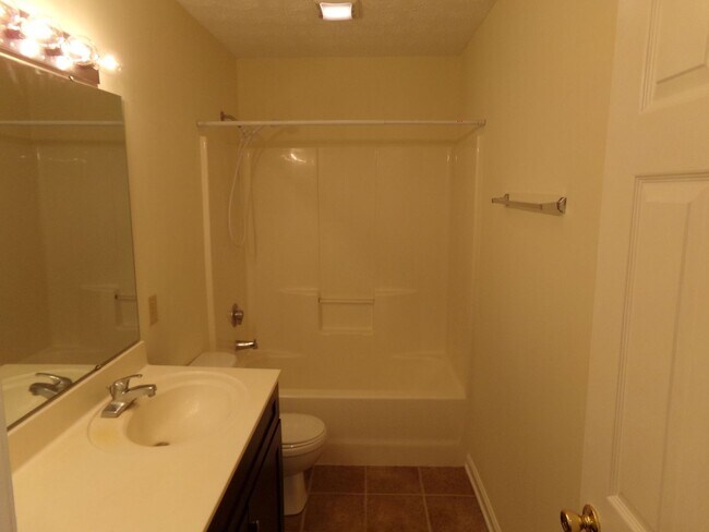 Building Photo - Just minutes from Cherry Point MCAS