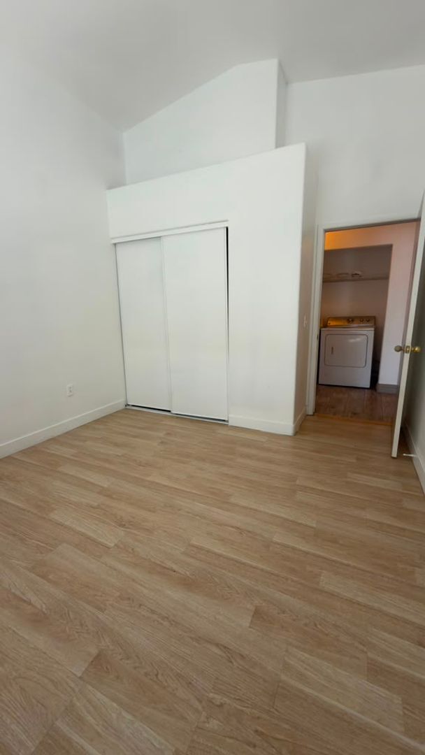 Building Photo - 2050 Los Feliz St
