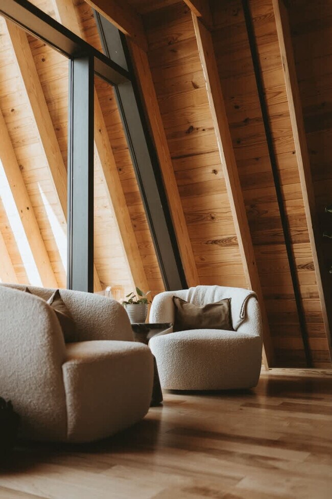 Building Photo - 503 NW D St