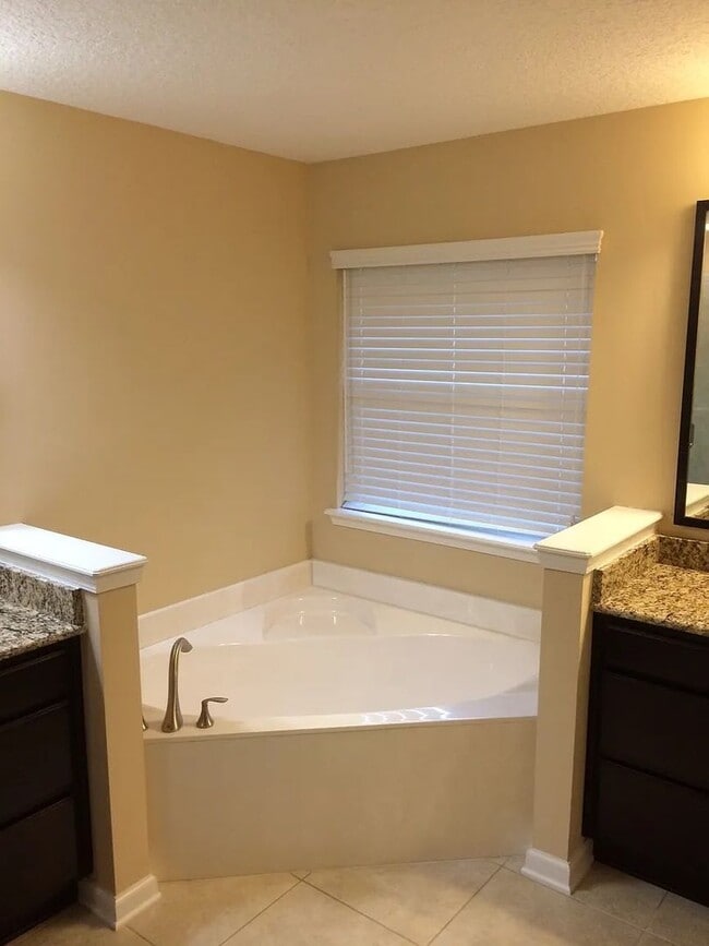 Building Photo - Charming 3BR House in Jacksonville