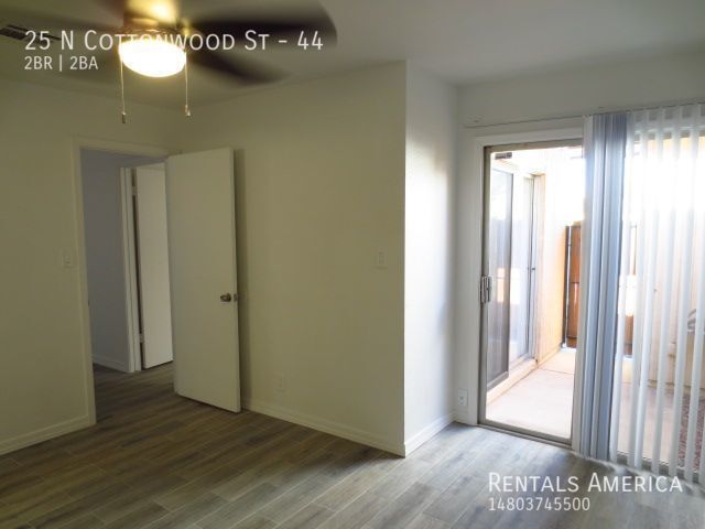 Building Photo - 2 Master Bedrooms in Fully Remodeled, Sing...