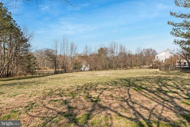 Building Photo - 326 Walker Rd