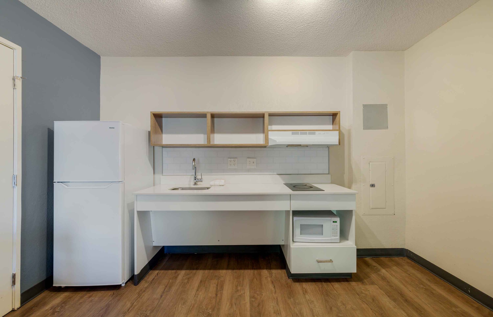 Building Photo - Furnished Studio-Miami - Airport - Doral