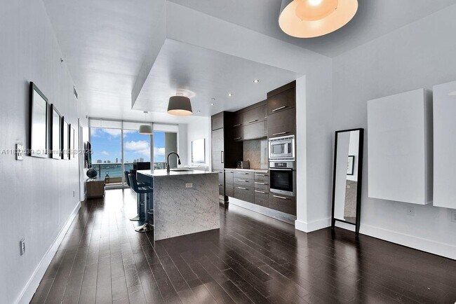Building Photo - 900 Biscayne Blvd