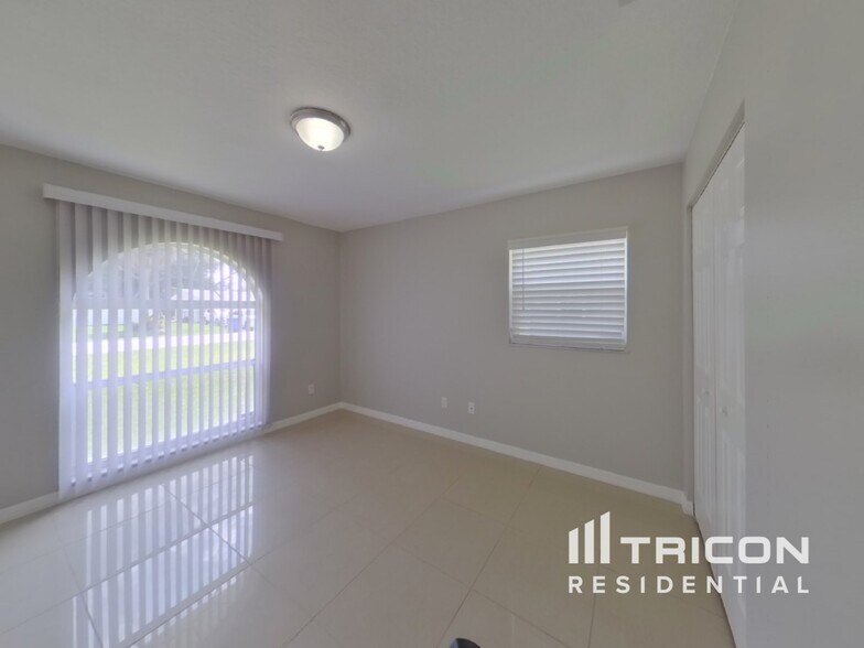 Building Photo - 2504 Orange Tree Dr