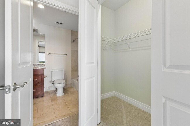 Building Photo - 8220 Crestwood Heights Dr