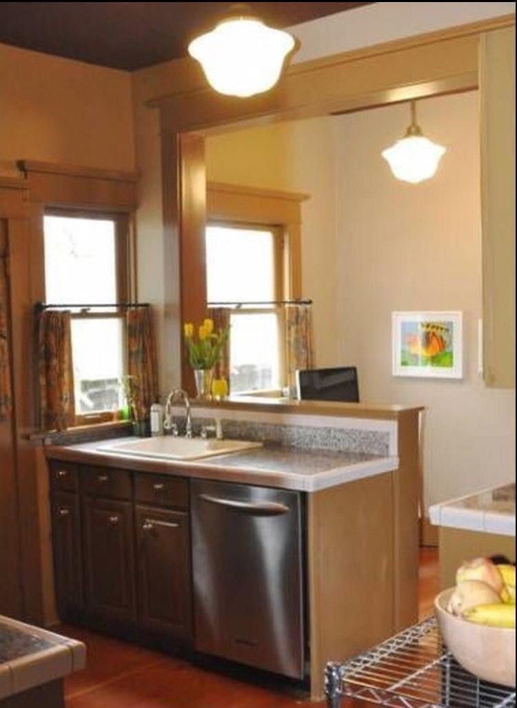 Kitchen - 528 18th Ave E