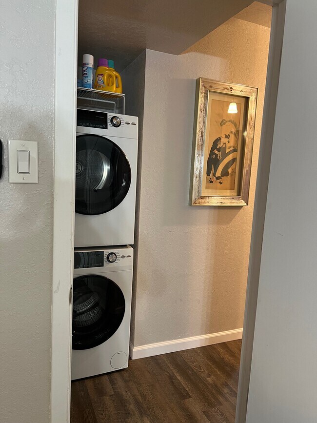 Building Photo - 168 Barilla Pl