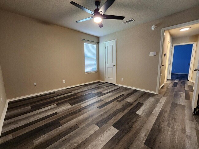 Building Photo - 4633 Stonehaven Dr