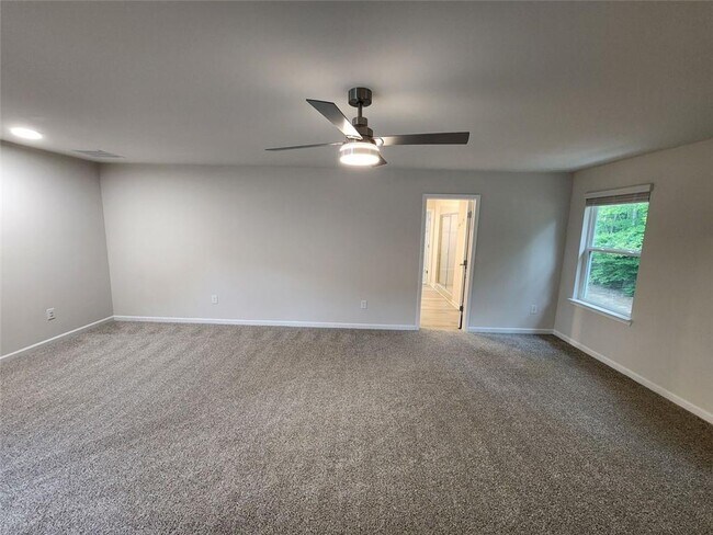 Building Photo - 235 Vly Oak Dr