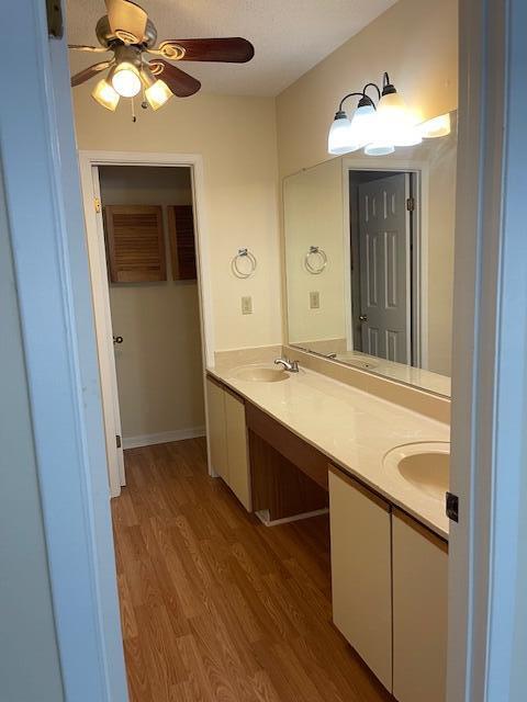 Building Photo - 810 Fairway Lakes Dr