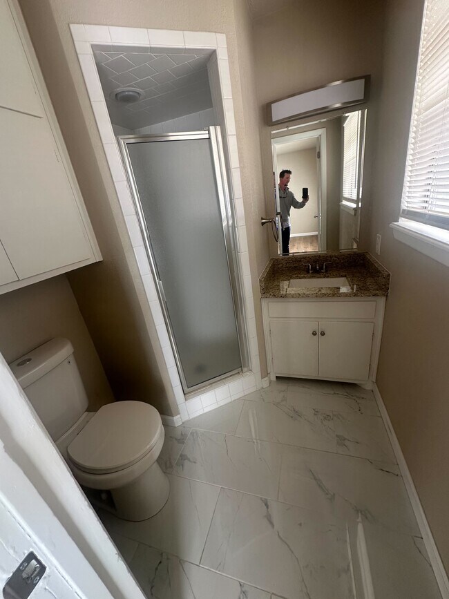 Building Photo - 3414 Kingston Rd