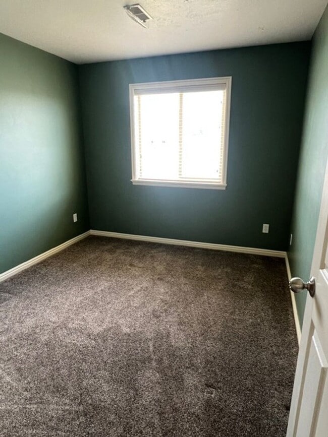 Building Photo - Beautiful patio home in Logan on Cul-de-sac