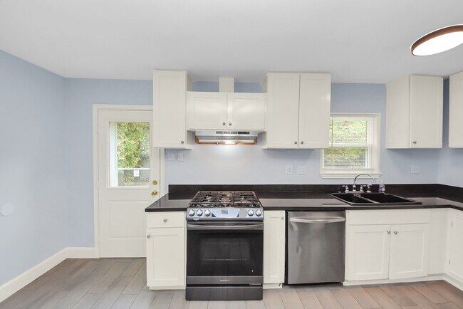 Building Photo - 6214 Diamond Ct