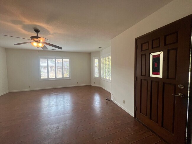 Building Photo - 4303 Horseman Ln