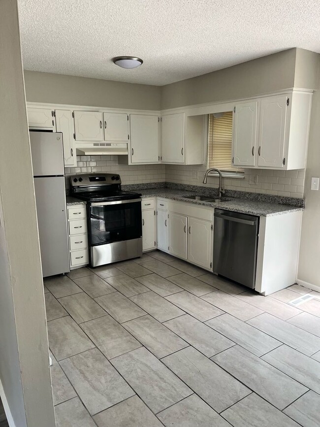 Building Photo - Affordable 3 Bedroom Home AVAILABLE NOW!