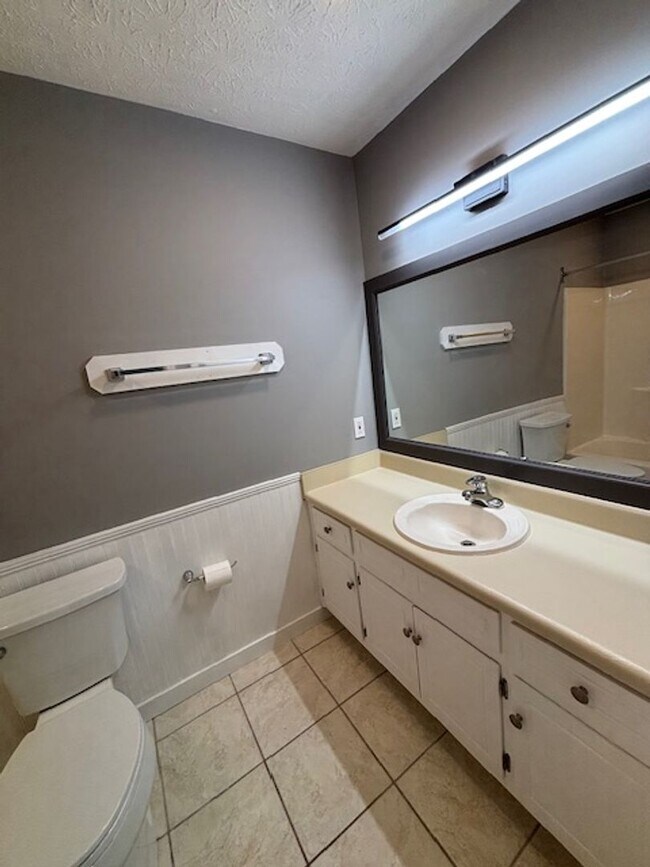 Building Photo - Updated Remodeled Large Open Split-Level Home with Full Finished Basement!