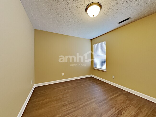 Building Photo - 156 Sundance Way