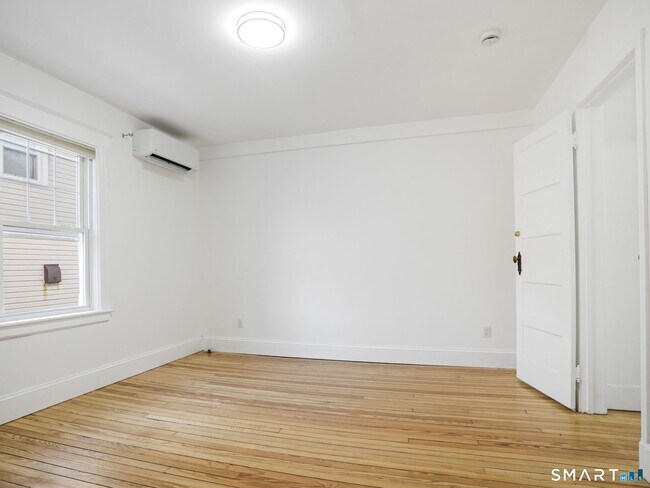 Building Photo - 27 5th St