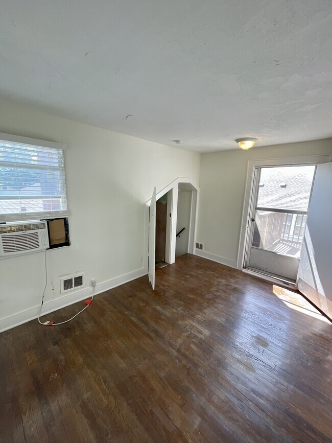 Building Photo - 230 W 73rd Terrace