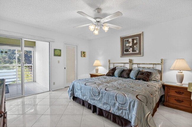 Building Photo - 2035 Ainslie C