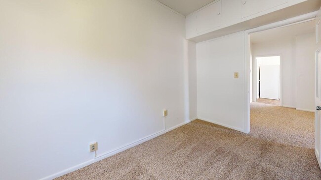Building Photo - Downtown Ames Duplex - Main Floor Unit