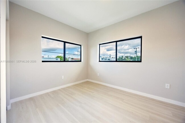 Building Photo - 630 NE 166th St