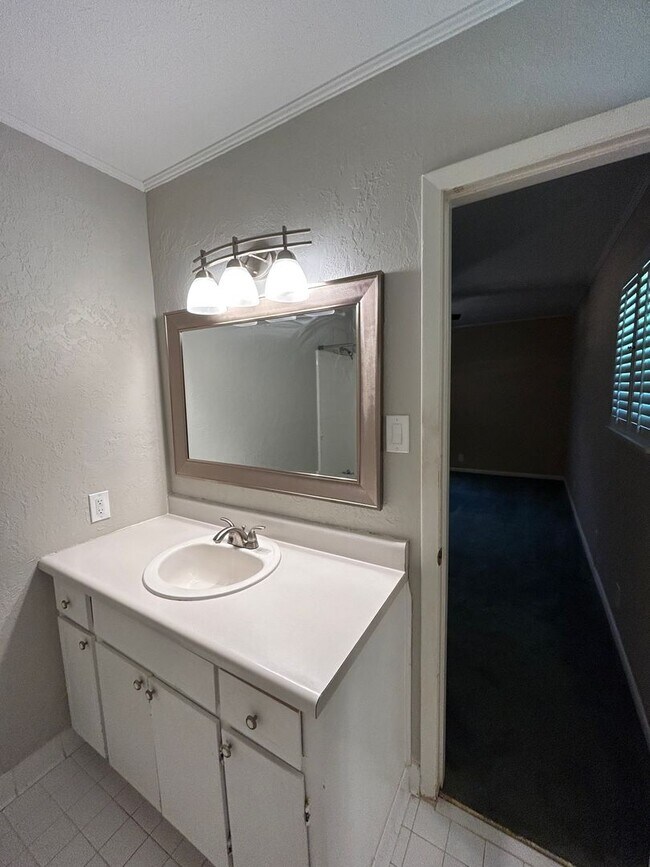 Building Photo - 1825 Edwardian Way