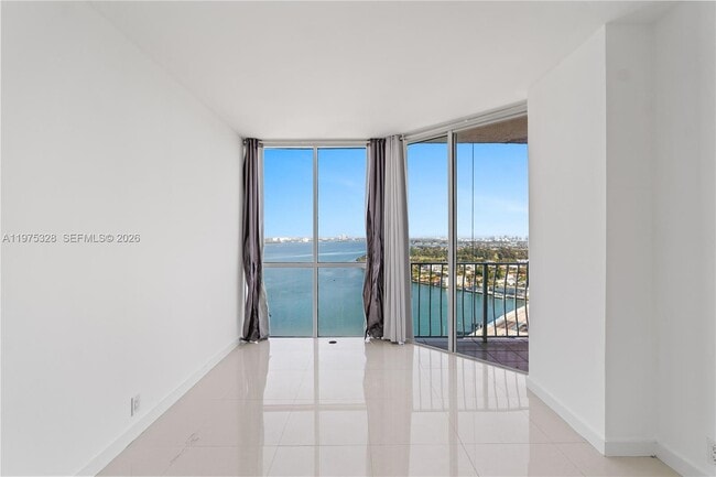 Building Photo - 7601 E Treasure Dr