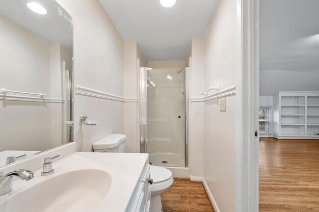 Building Photo - 4BR/3BA Forest Hills Luxury Rental