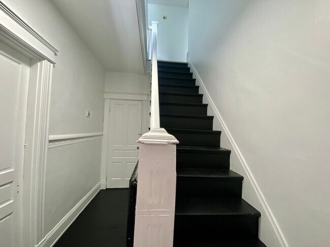 Building Photo - 2314 Victor St