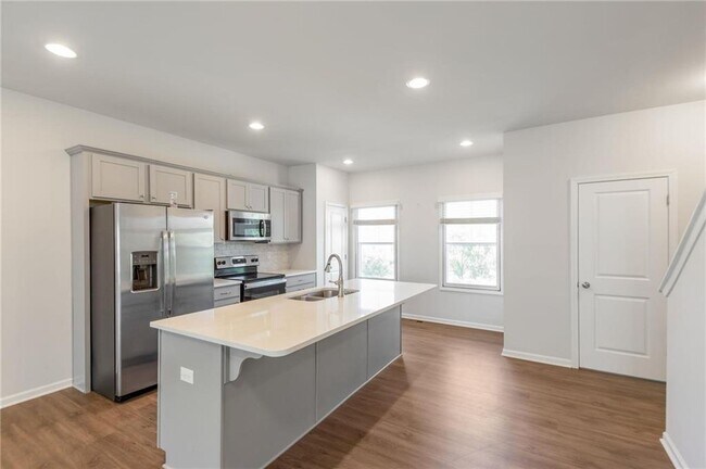 Building Photo - 3625 Hawthorne Terrace