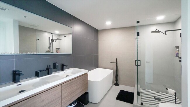 Building Photo - 7918 Harbor Island Dr