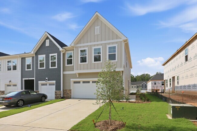Building Photo - 219 Deercroft Dr