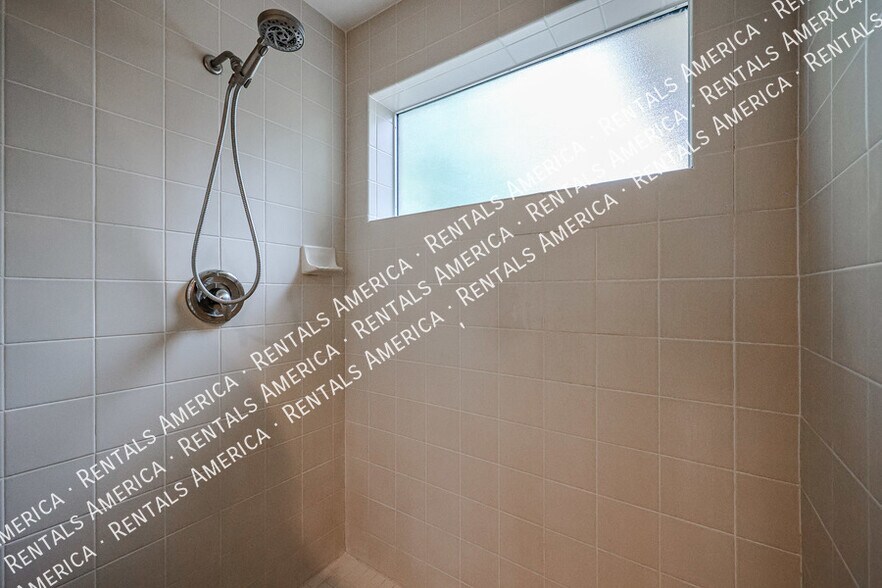 Building Photo - 8653 E Royal Palm Rd