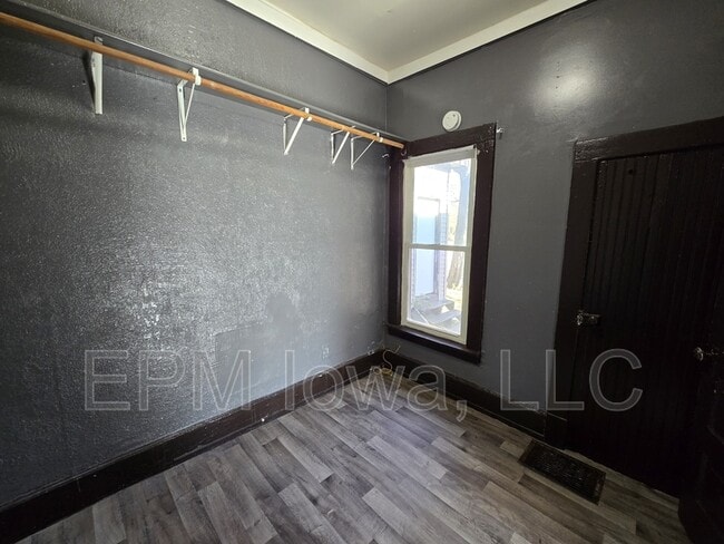 Building Photo - 206 Clay St