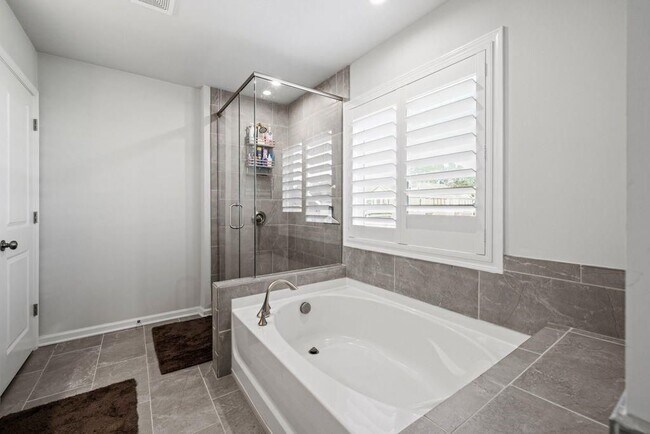 Building Photo - 2615 Quaterdeck Drive