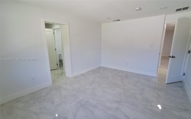 Building Photo - 216 Shadow Way