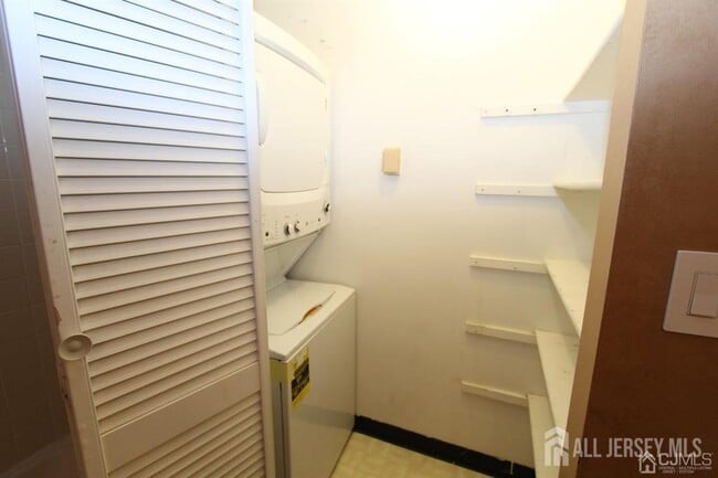 Building Photo - 208 Ravens Crest Dr