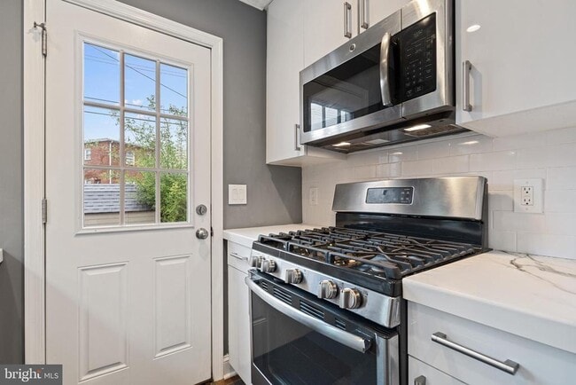 Building Photo - 5054 8th St NE