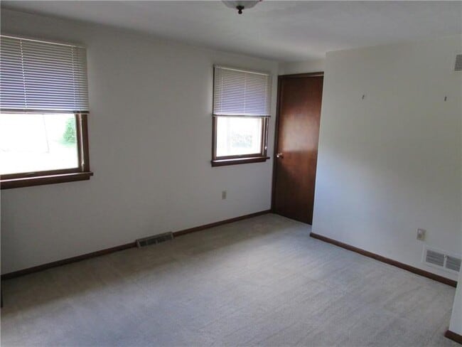 Building Photo - 125 Rock Run Rd