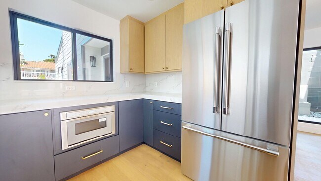 Building Photo - Gorgeous Fully Remodeled 5 Bedroom Home wi...