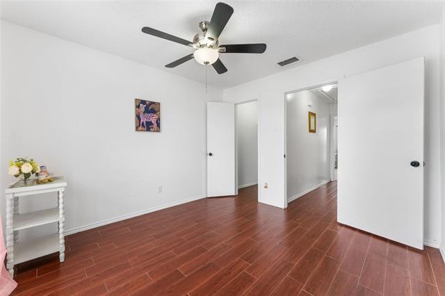 Building Photo - 2923 Tanglewood Dr