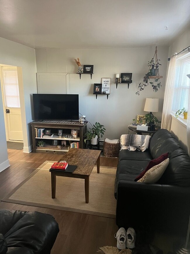 Building Photo - Beautifully Remodeled 2BR home in great neighborhood (Guilderland Schools)