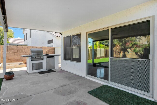 Building Photo - 2399 S Walnut Dr