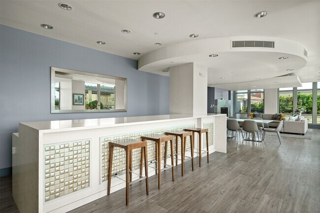 Building Photo - 4909 Laclede Ave