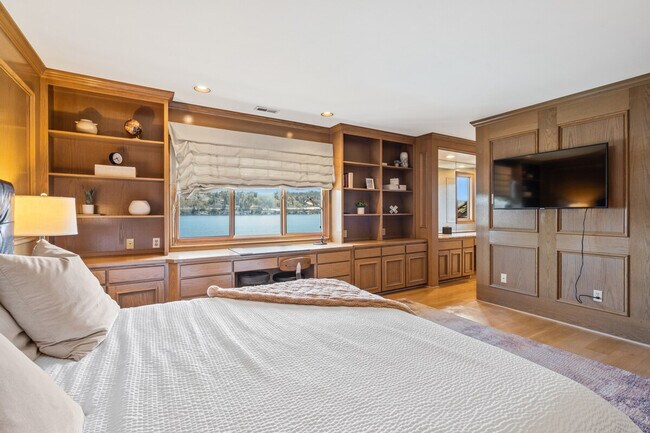 Building Photo - 6408 E Mercer Way