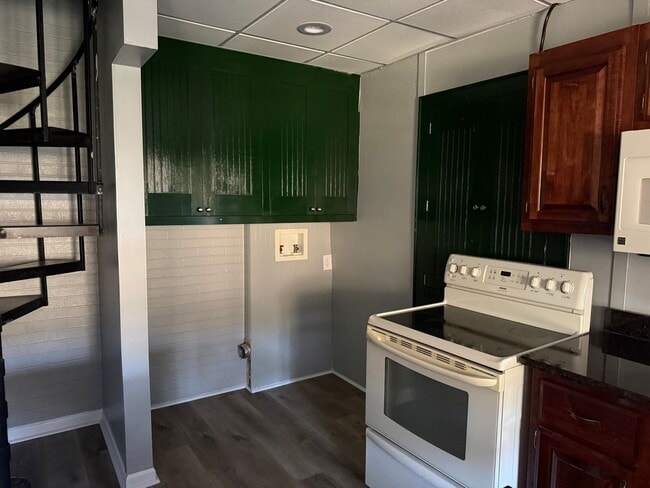 Building Photo - 1 Bedroom, 1 Bathroom - Apartment in Shannon!