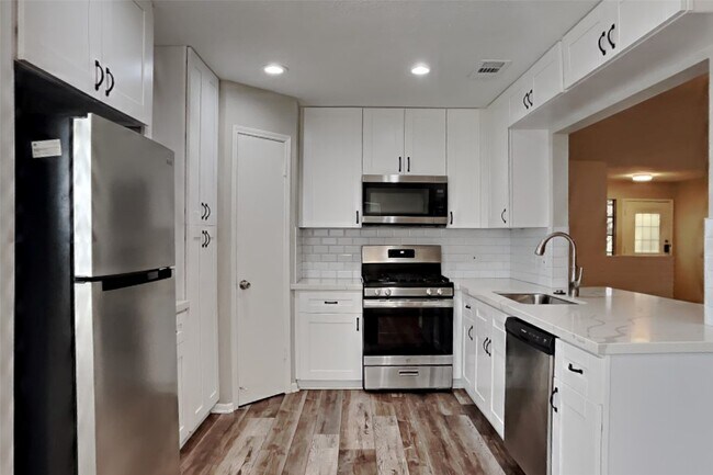 Building Photo - 15022 Ringfield Dr